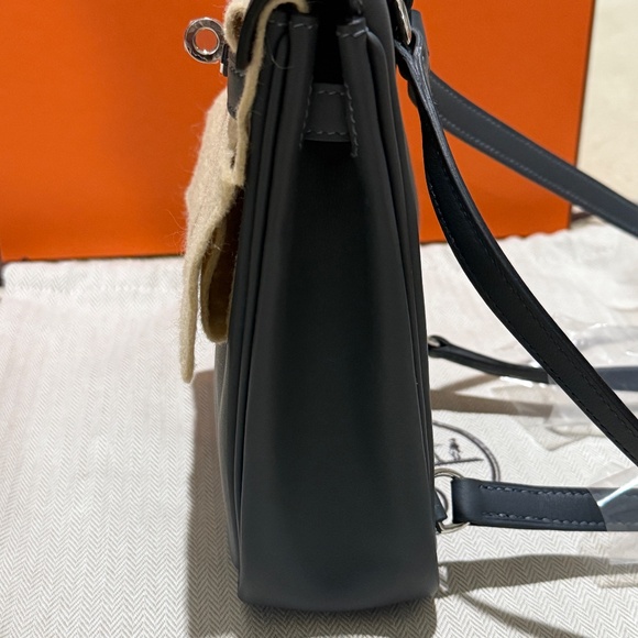 2025 Brand New Hermes Mini Kelly Jump Backpack - Gris Misty - PHW - K Stamp - Picture 10 of 13